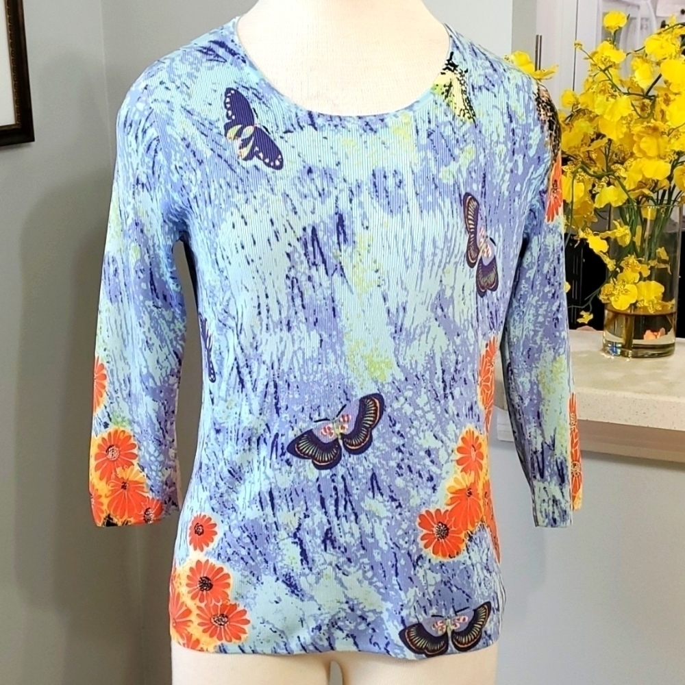 AMBRA, Light weight pull over sweater.  With beautiful butterfly design. Size sm